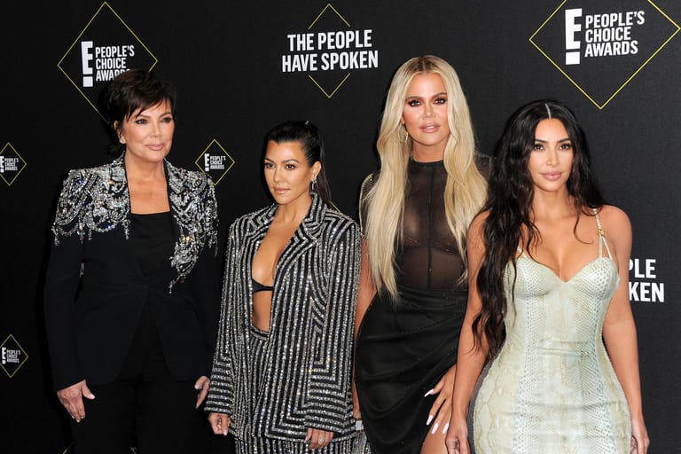 Hauteng war auch der Look der Kardashians: Kris Jenner, Kourtney Kardashian, Khloe Kardashian und Kim Kardashian posierten gemeinsam auf dem roten Teppich.