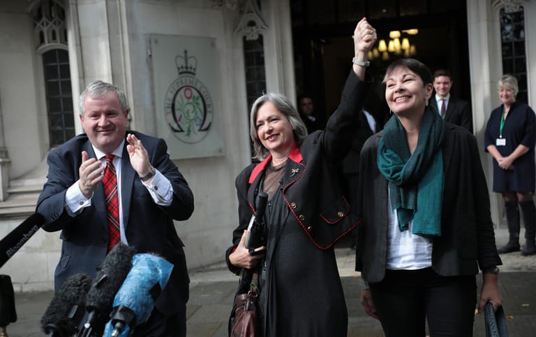 24. September: Jubel bei den Johnson-Gegnern: Der Oberste Gerichtshof erklärt Johnsons Zwangsurlaub für das Parlament ("Prorogation") für verfassungswidrig und damit nichtig. John Bercow erklärt daraufhin, dass das Parlament am 25. September seine Arbeit wieder aufnimmt.