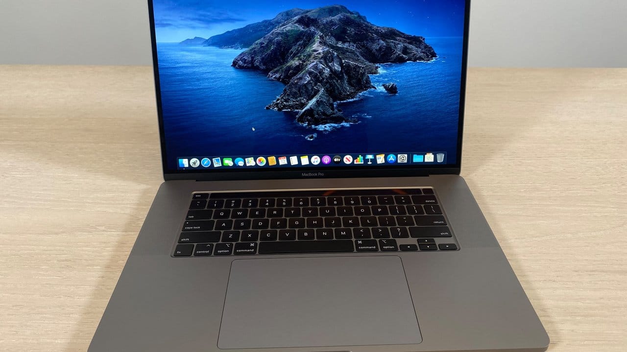 Apples Profi-Notebook MacBook Pro gibt es nun im 16-Zoll-Format und mit neu konstruierter Tastatur.