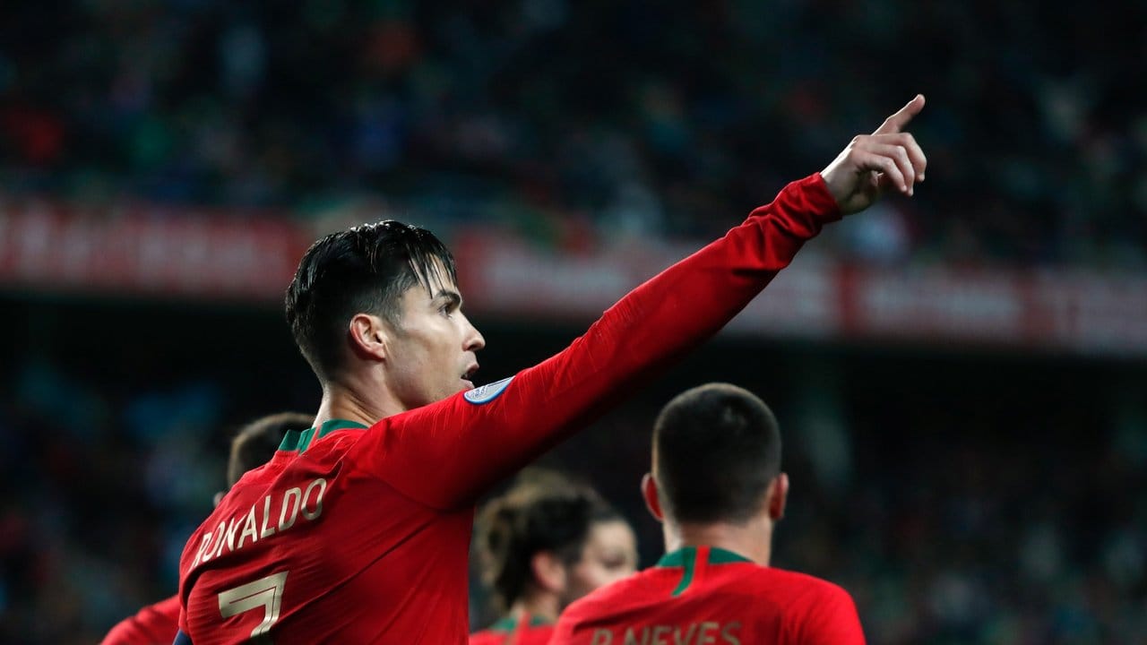 Portugals Cristiano Ronaldo feiert sein Tor zum 1:0 gegen Litauen.