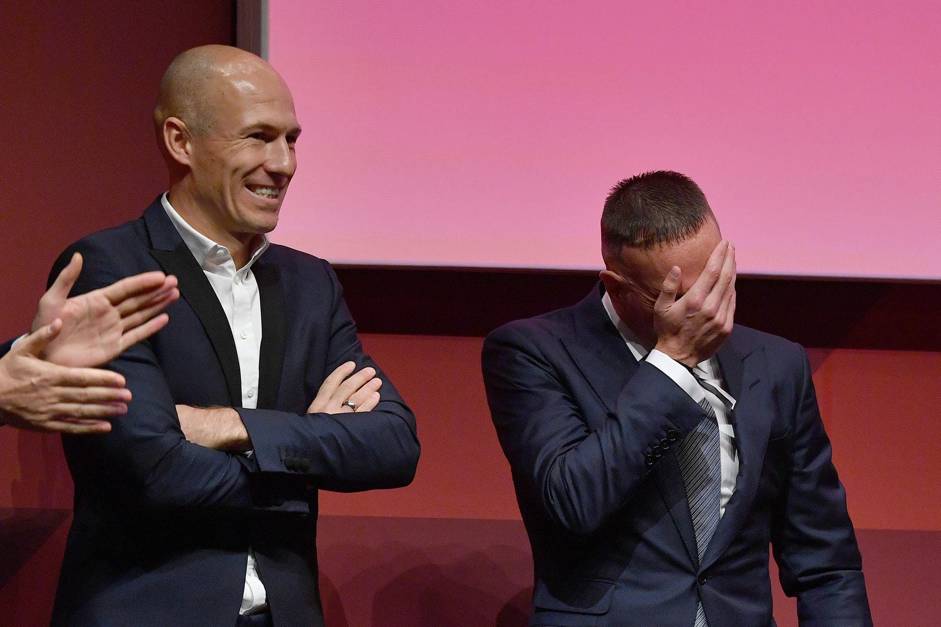 Franck Ribery kann seine Tränen nicht unterdrücken.