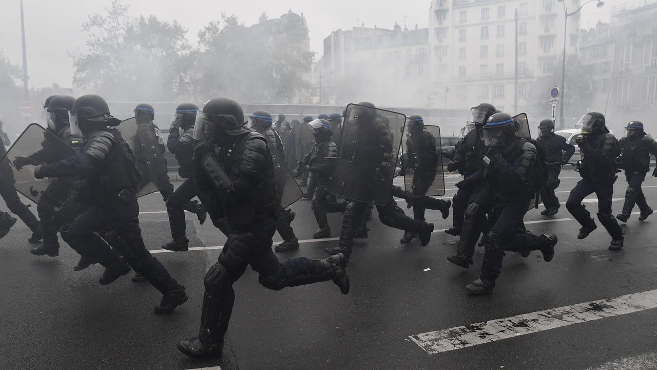 Die französische Polizei war in Paris mit einem Großaufgebot im Einsatz.