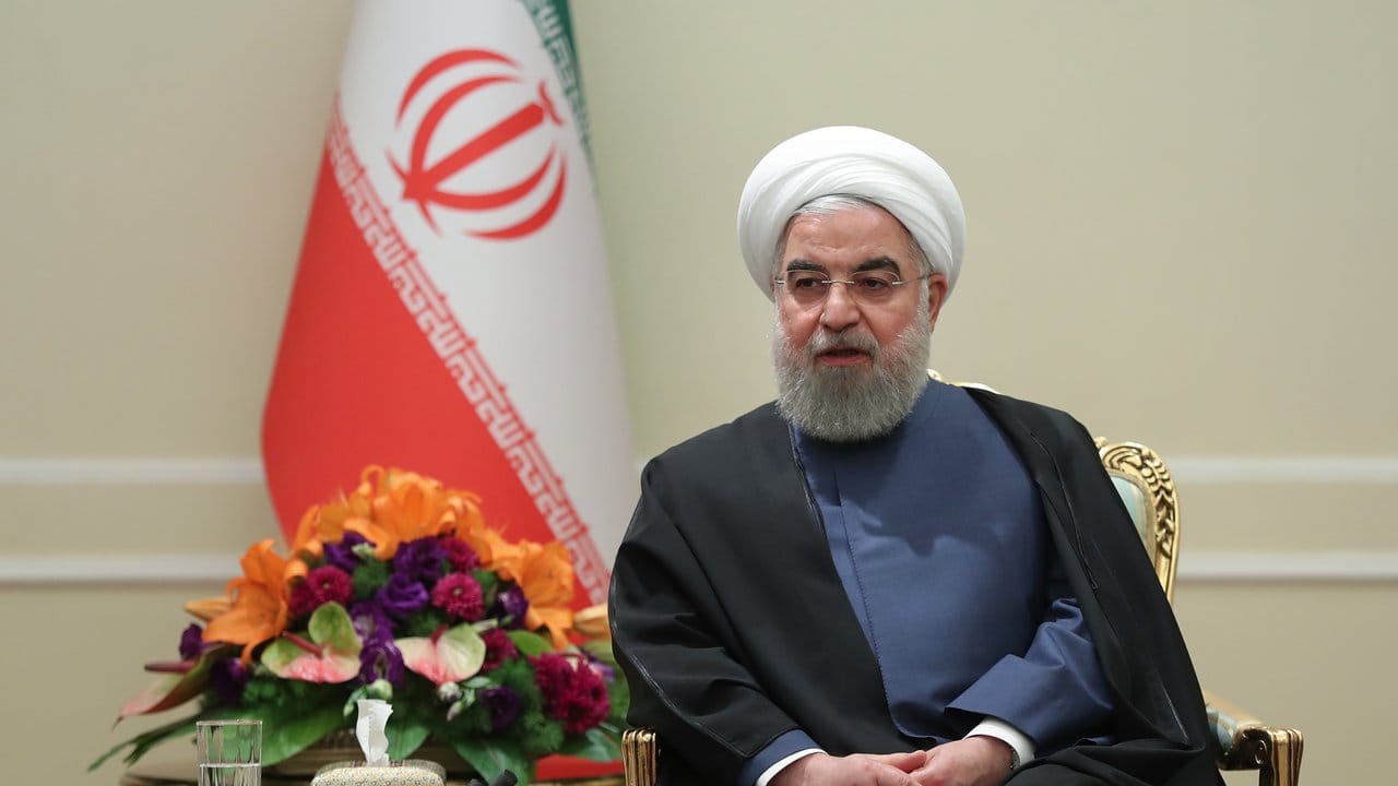 Irans Präsident Hassan Ruhani berief aufgrund der Proteste eine Sondersitzung ein. Irans Präsident Hassan Ruhani berief aufgrund der Proteste eine Sondersitzung ein.