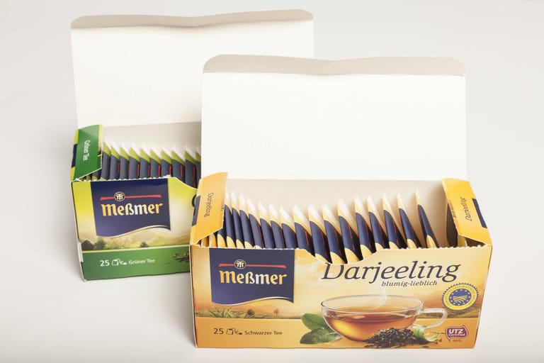 Teepackungen von Meßmer: Viele Teehersteller füllen ihren Tee nicht mehr nur in einzelne Beutel ab, sondern verpacken diese Beutel auch noch einzeln in Plastik- oder Papiertütchen.