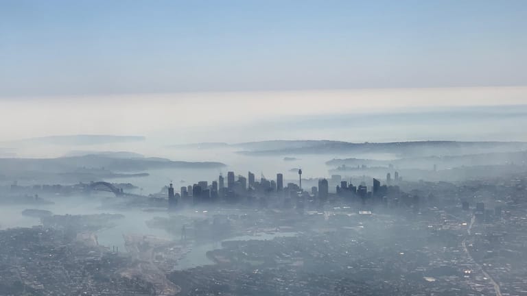 Dichte Rauchschwaden über der Millionenmetropole Sydney: Für die Bewohner werden die Buschfeuer immer bedrohlicher.