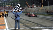 Gilles Villeneuve und Didier Pironi (Ferrari): Sie liefern sich 1982 in Imola ein legendäres Rennen mit zahlreichen Überholmanövern, die die Teamleitung arg ins Schwitzen bringen und dazu veranlassen, ein Schild mit der Aufschrift "SLOW" an die Boxenmauer zu hängen.