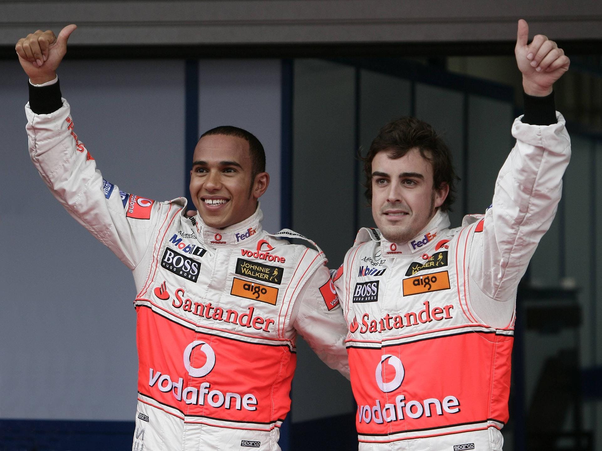 Fernando Alonso und Lewis Hamilton (McLaren): 2007 kommt Alonso als amtierender Weltmeister zu den Engländern in dem Glauben, die Nummer 1 zu sein. Doch Neuling Hamilton steckt zur Überraschung aller nicht zurück und treibt den Spanier zur Weißglut.