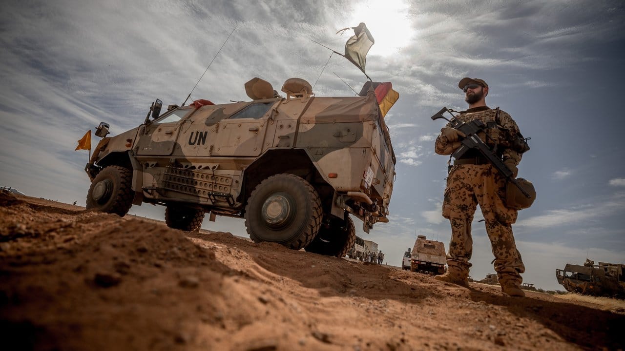 Ein Soldat der Bundeswehr im Einsatz im Norden von Mali.