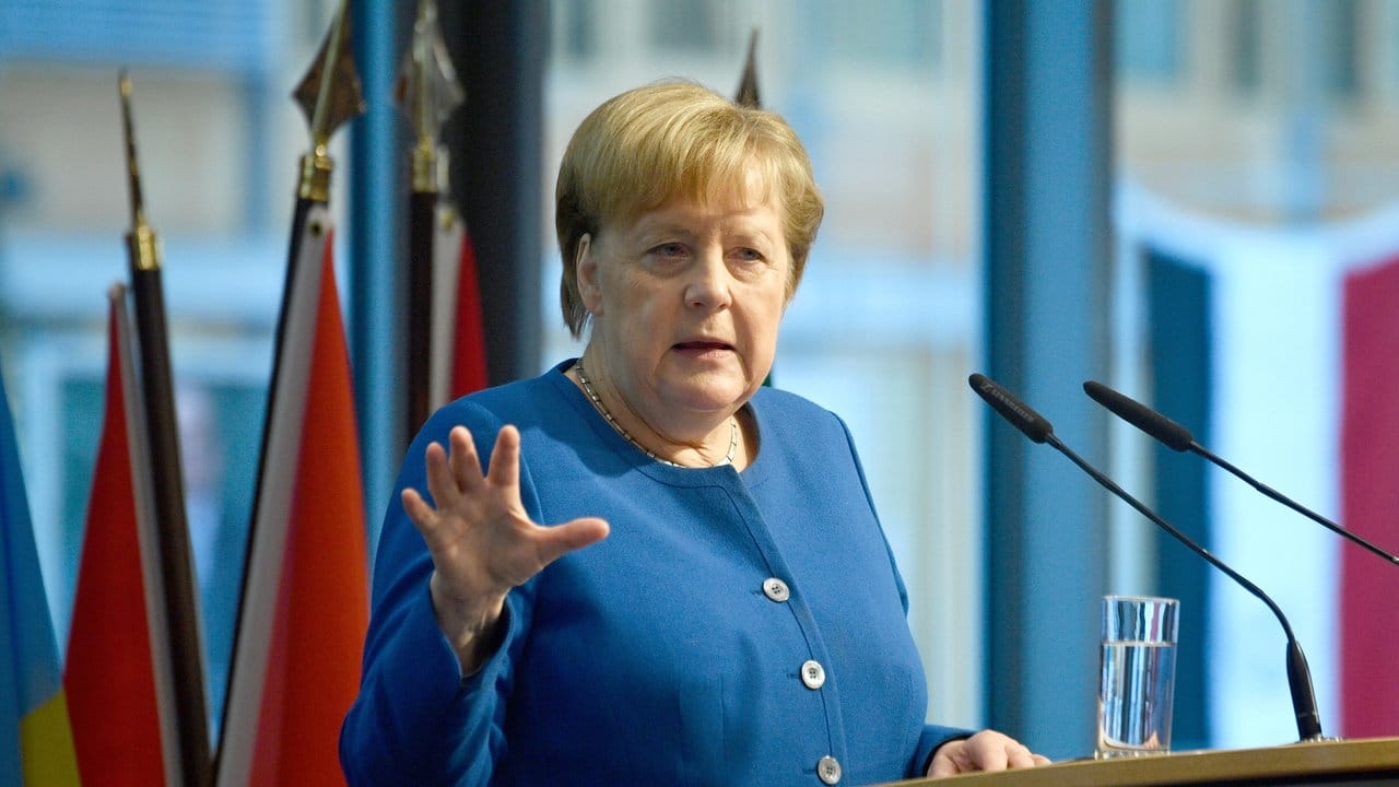 Bundeskanzlerin Angela Merkel (CDU) spricht auf der Investorenkonferenz im Rahmen der G20-Initiative "Compact with Africa".
