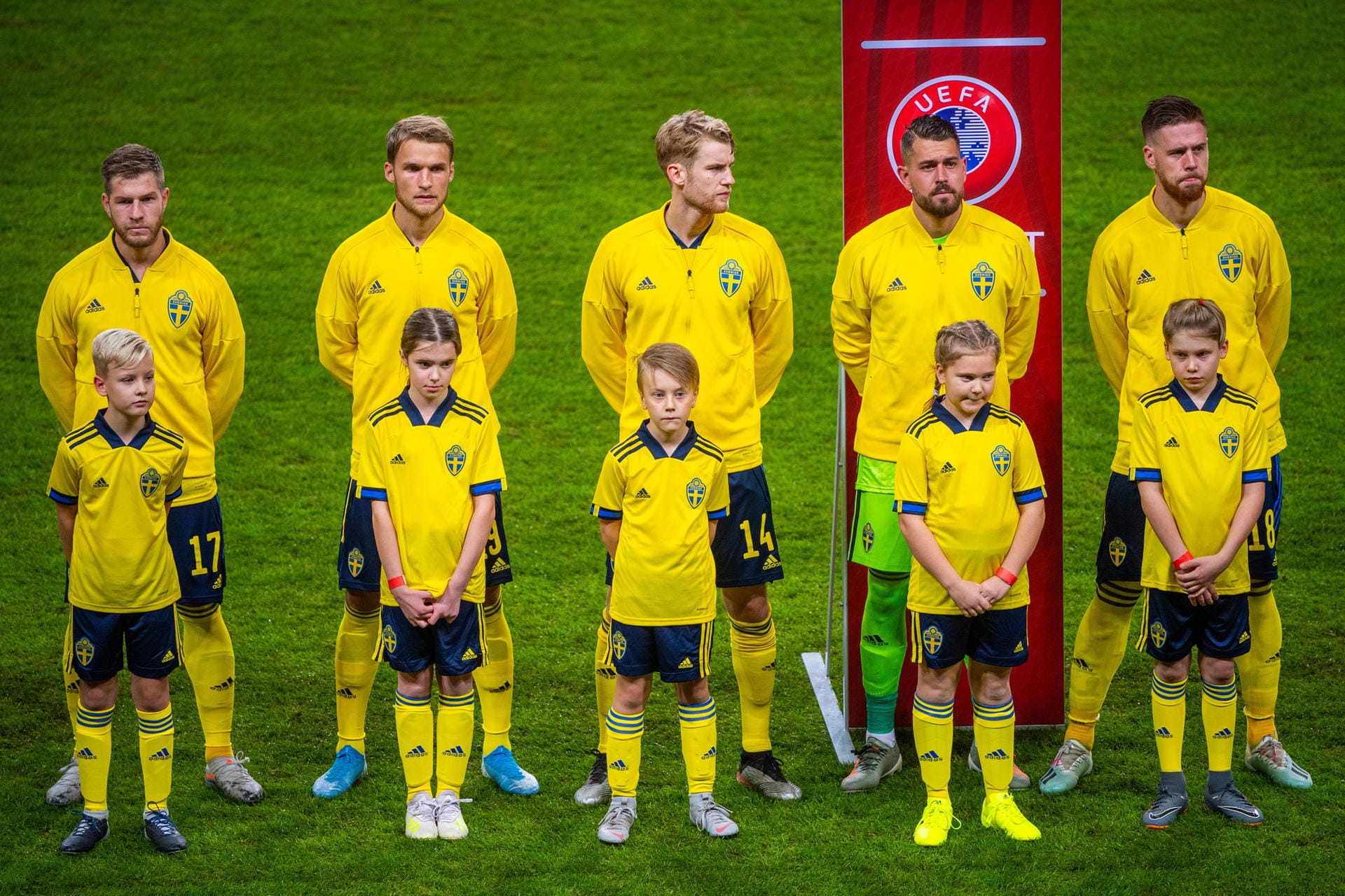 Wird vor einem großen Turnier ein Geheimfavorit gesucht, so gehört die Mannschaft Schwedens immer wieder zum Kreis der Auserwählten. Die Qualifikation meisterten die Skandinavier weitestgehend solide, lediglich eine Niederlage gegen Spanien stand zu Buche. Bei der Europameisterschaft werden es die Schweden aber schwer haben, da sie lediglich in Auslosungstopf drei sind und somit auf gleich zwei Topteams treffen wird.