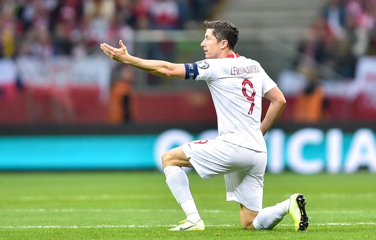 Auch die Polen sind immer gut für einen Geheimtipp. Die Mannschaft um Stürmerstar Robert Lewandowski enttäuschte zwar bei der letzten WM. Bei der Euro 2016 scheiterten die Rot-Weißen allerdings erst im Viertelfinale nach Elfmeterschießen am späteren Sieger Portugal.