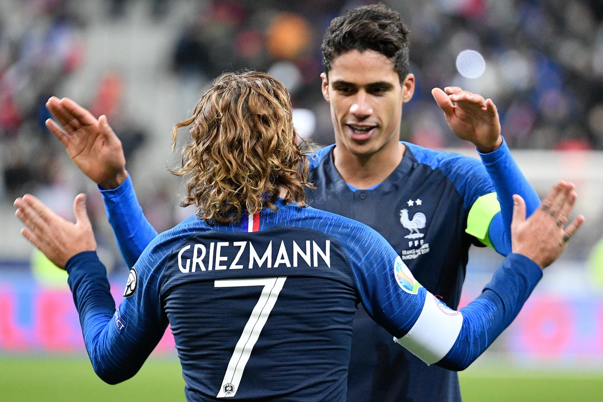 Weltmeister Frankreich hat sich als Gruppenerster der Gruppe H für die EM 2020 qualifiziert. Das Ziel bei der Europameisterschaft ist klar: der Titel. Es wäre nach den Siegen bei der Heim-WM 98 und dem Triumph in Belgien und den Niederlanden im Jahr 2000 der zweite Titel-Doppelschlag für die Franzosen.