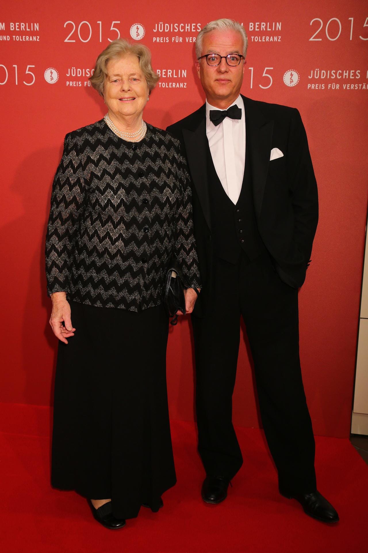 2015: Fritz von Weizsäcker mit seiner Mutter Marianne auf dem Roten Teppich beim Preis für Verständigung und Toleranz des Jüdischen Museums in Berlin.