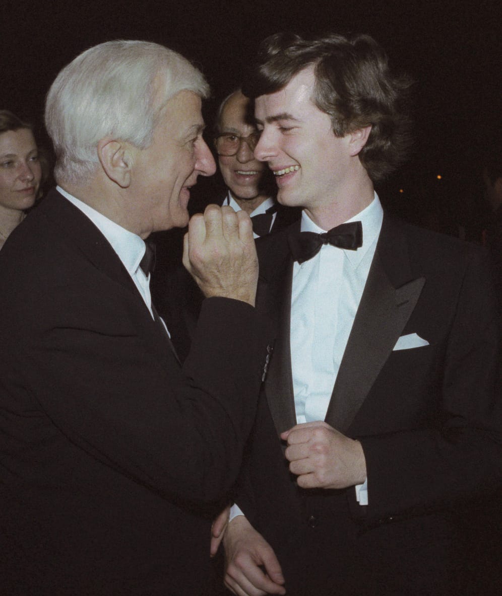 1987: Fritz von Weizsäcker (re.) auf dem Ball des Sports im Gespräch mit seinem Vater, dem damaligen Bundespräsidenten Richard von Weizsäcker.