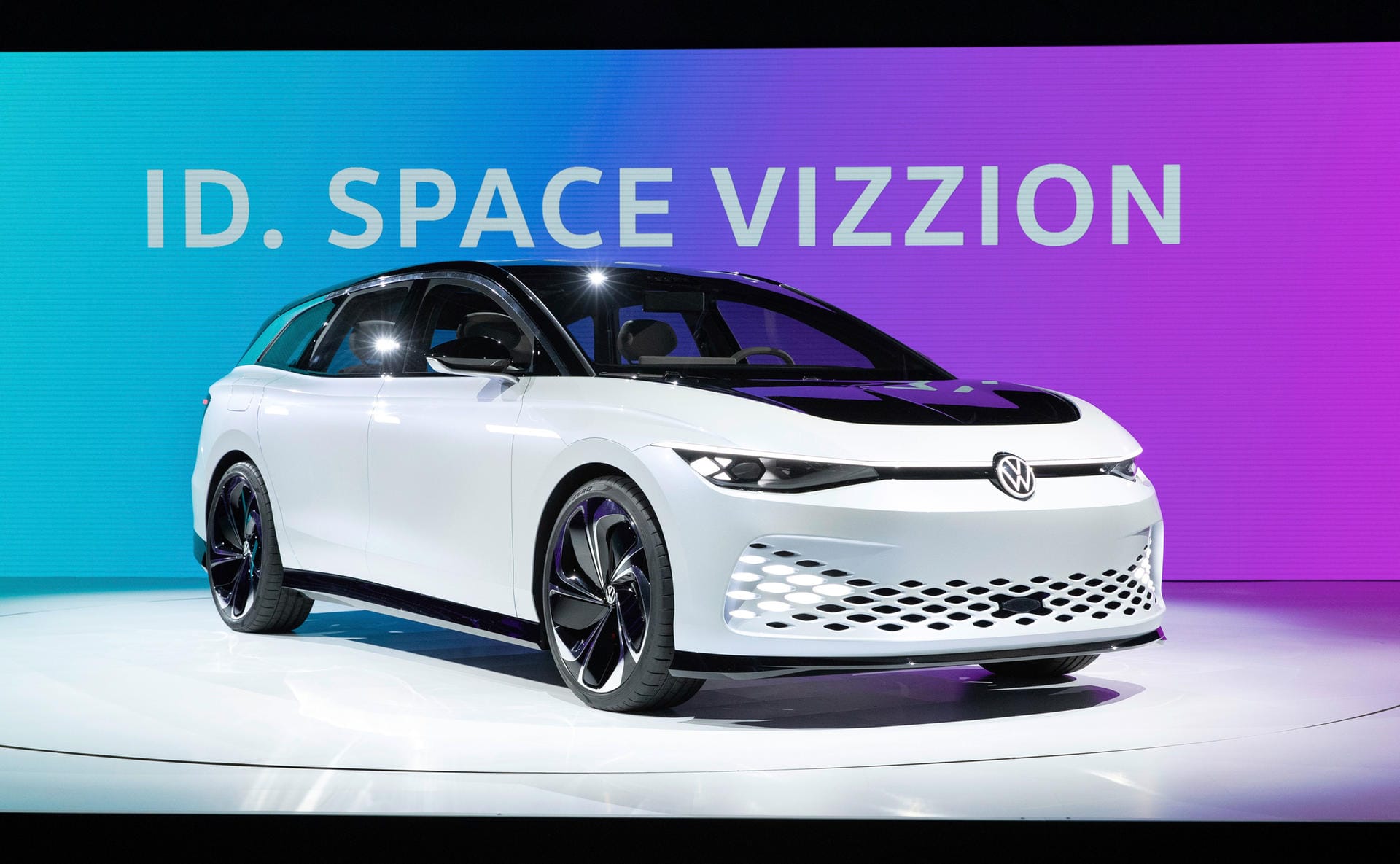 Mit der Studie ID Space Vizzion zeigt VW in LA, wie eine elektrische Alternative zum Passat aussehen könnte.
