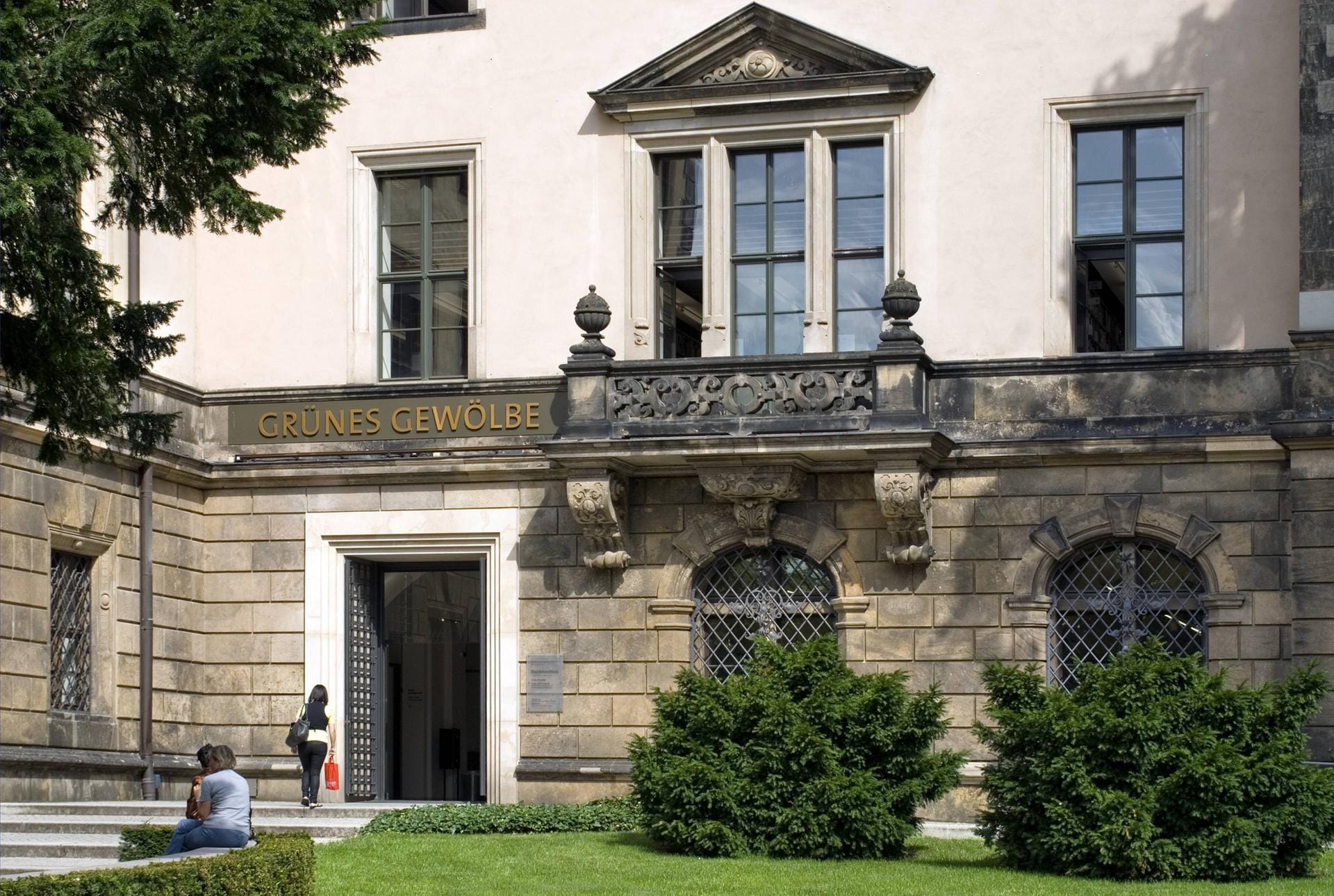 Grünes Gewölbe in Dresden: Dort ist die historische Museumssammlung der ehemaligen Schatzkammer der Wettiner Fürsten von der Renaissance bis zum Klassizismus untergebracht.