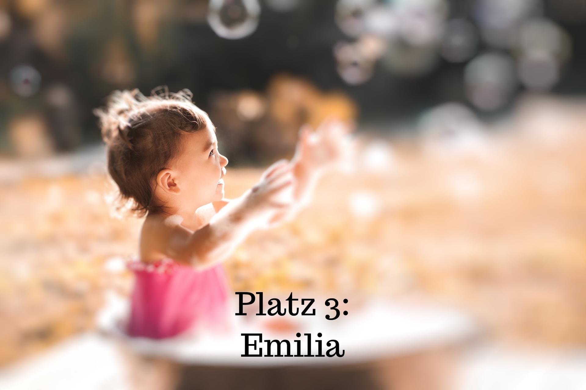 Platz 3: Emilia – Der Name ist italienisch und geht auf das lateinische Wort "aemulus" zurück, das "nacheifern" bedeutet. Emilia bedeutet also "die Fleißige".