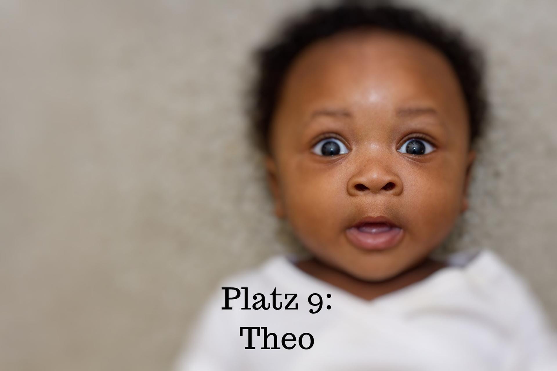 Platz 9: Theo ist die Kurzform von Theodor und leitet sich von theos (Gott) und doron (Geschenk) ab. Der Name heißt übersetzt also "das Geschenk Gottes".