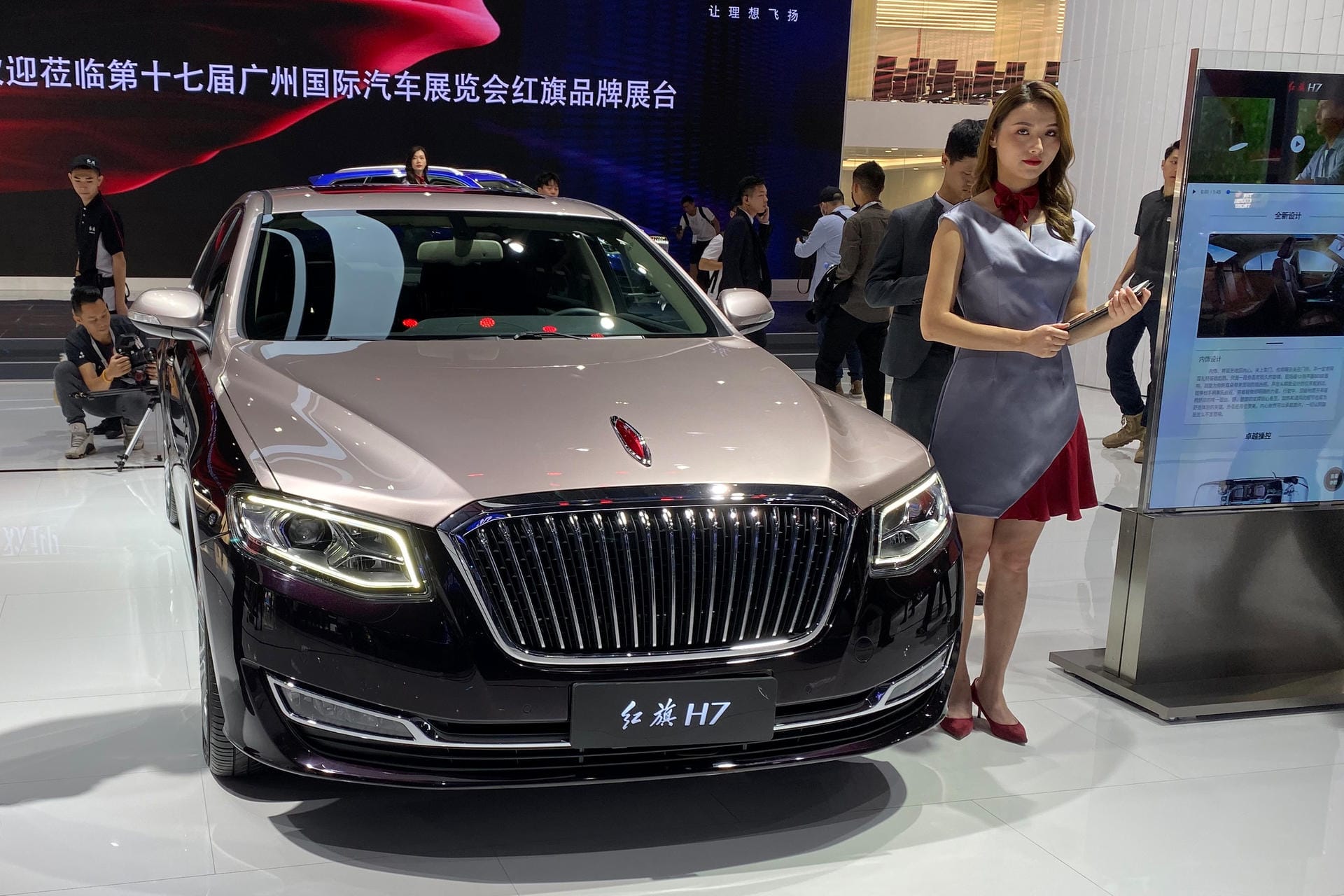 Der Hongqi H7: Chinesischer Luxus – der Hongqi H7 präsentiert sich dem Publikum.