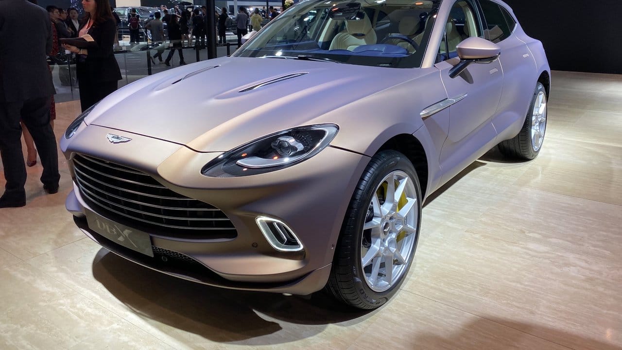 Falls James Bond mal wieder ins Gelände muss: Mit dem DBX will Aston Martin nun auch bei den sportlichen Luxus-SUVs mitmischen.