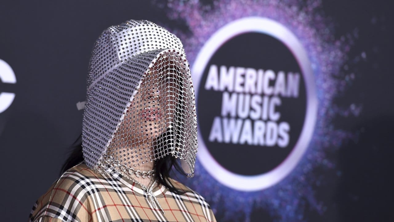 Ganz verhangen: Billie Eilish.