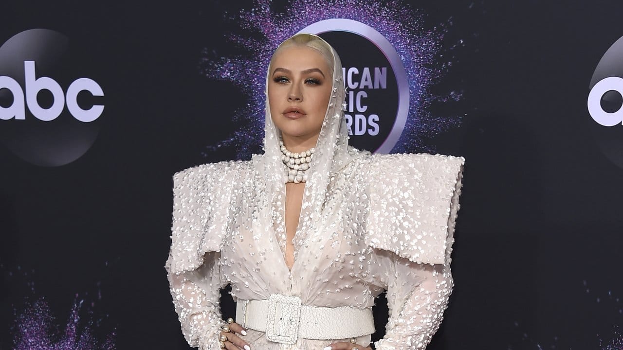 Christina Aguileras extravagantes Outfit stammt von Jean Paul Gaultier.