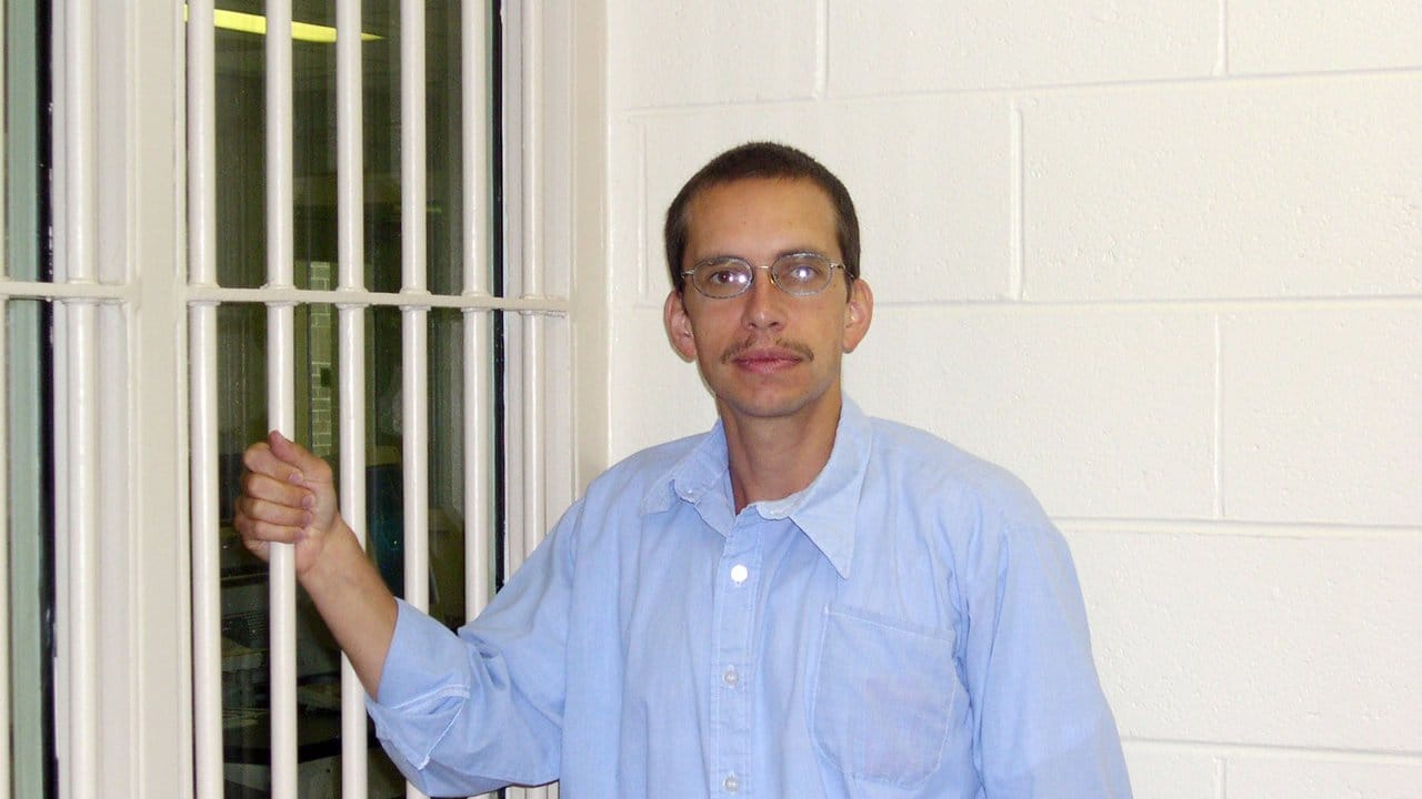 Jens Söring im Jahr 2003 in der Justizvollzugsanstalt Brunswick. Jens Söring im Jahr 2003 in der Justizvollzugsanstalt Brunswick.