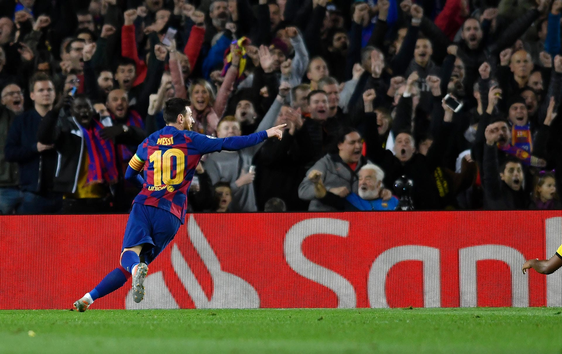 L'Équipe (Frankreich): "Lionel Messi feierte mit Barça gegen Dortmund sein 700. Jubiläum." L'Équipe (Frankreich): "Lionel Messi feierte mit Barça gegen Dortmund sein 700. Jubiläum."