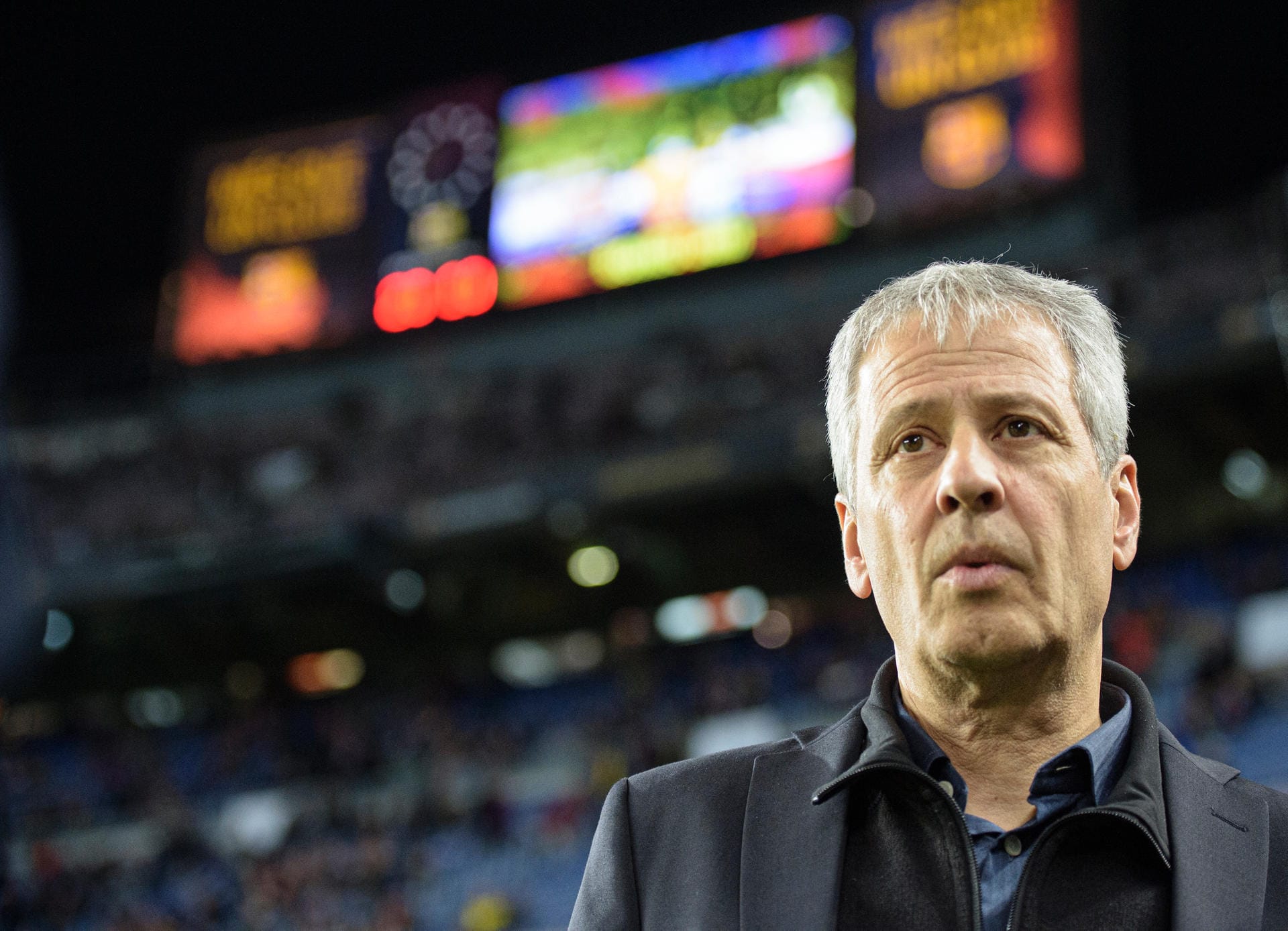 Bild (Deutschland): "Favre muss ins Job-Finale gegen Klinsmann." Bild (Deutschland): "Favre muss ins Job-Finale gegen Klinsmann."