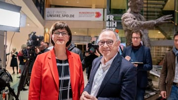Die SPD-Mitglieder wollen Saskia Esken und Norbert Walter-Borjans als neue Vorsitzende haben. Für Vizekanzler Olaf Scholz und Klara Geywitz reichte es nicht.