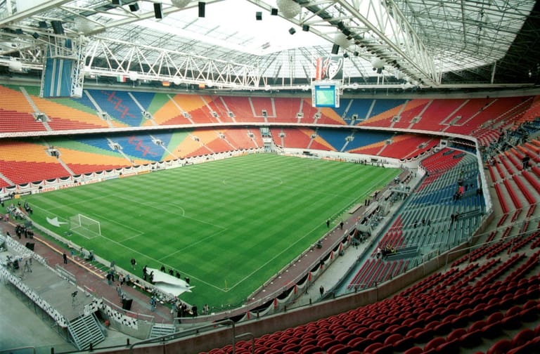 Die Amsterdamer Johan-Cruyff-Arena (Foto) und die Arena Nationala in Bukarest sind die Spielorte der Gruppe C. Sowohl in der niederländischen als auch in der rumänischen Hauptstadt findet auch ein Achtelfinale statt. In der Gruppe stehen bisher nur drei Teilnehmer fest, der vierte wird über die Play-offs ermittelt.