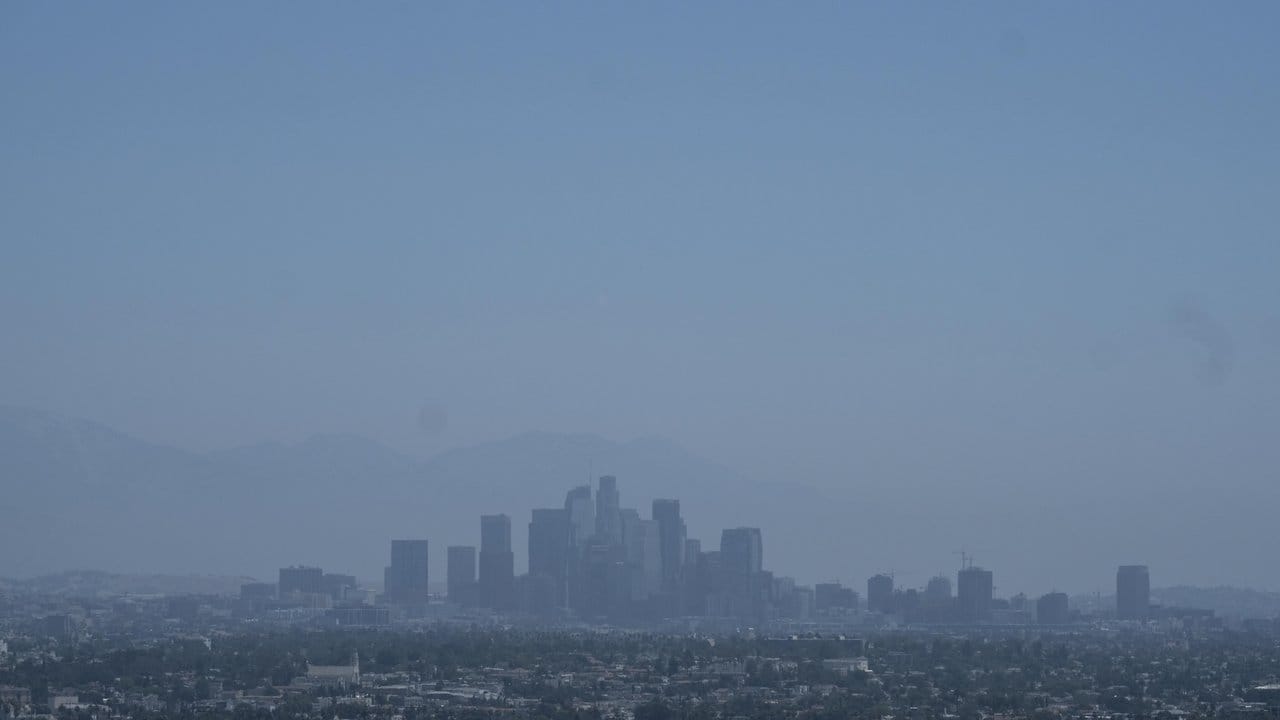 Smog in Los Angeles: Donald Trump will auch gegen die strengen kalifornischen Umweltregeln angehen.
