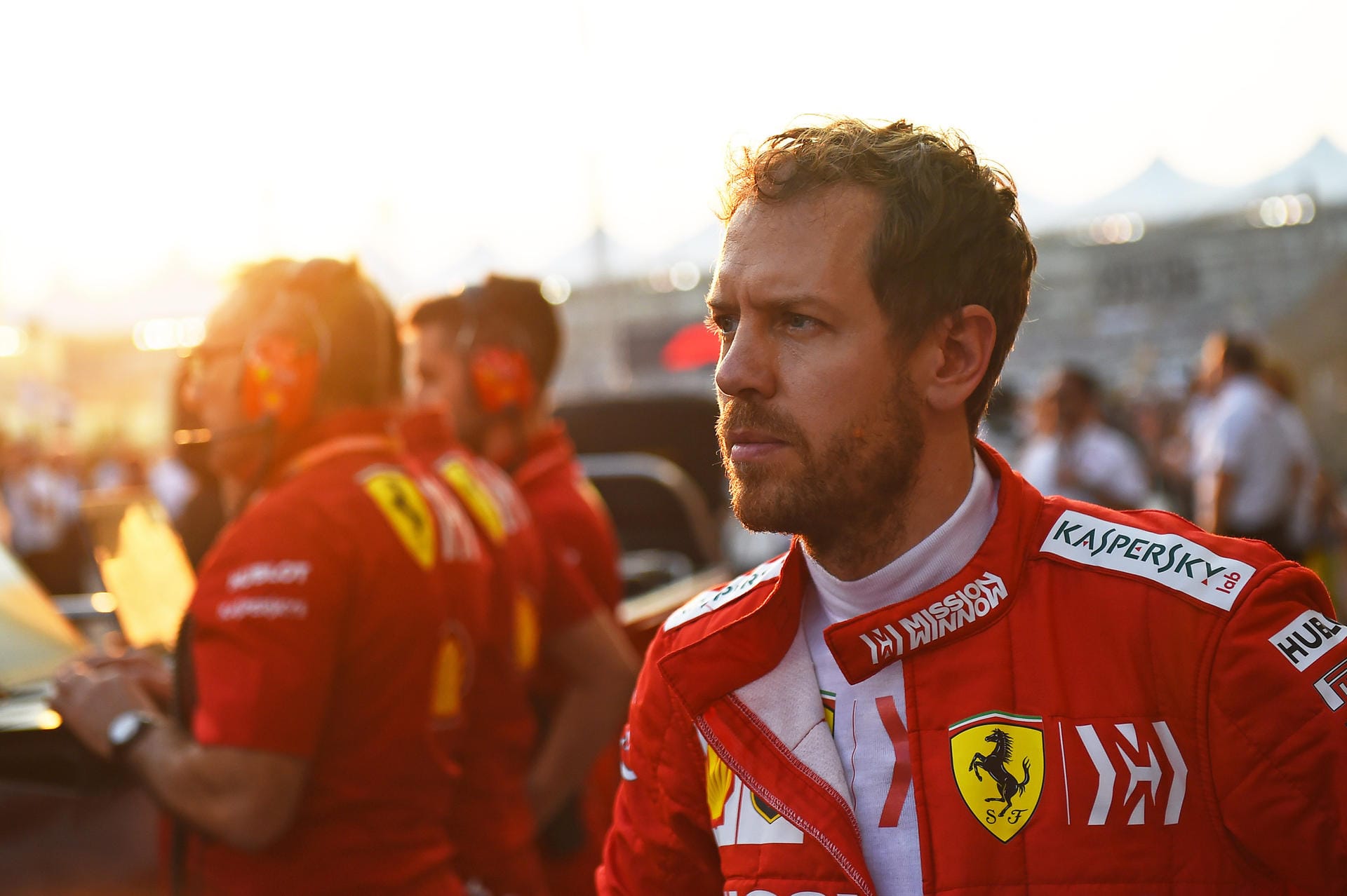 El Mundo Deportivo (Spanien): "Hamilton gewinnt ganz locker, er setzt sich ohne Wenn und Aber gegen Verstappen und Leclerc durch. Verstappen nutzt für sich das Desaster bei Ferrari. Für Sebastian Vettel gab es auch diesmal nichts zu holen, der fünfte Platz entspricht nicht seinen Ansprüchen."