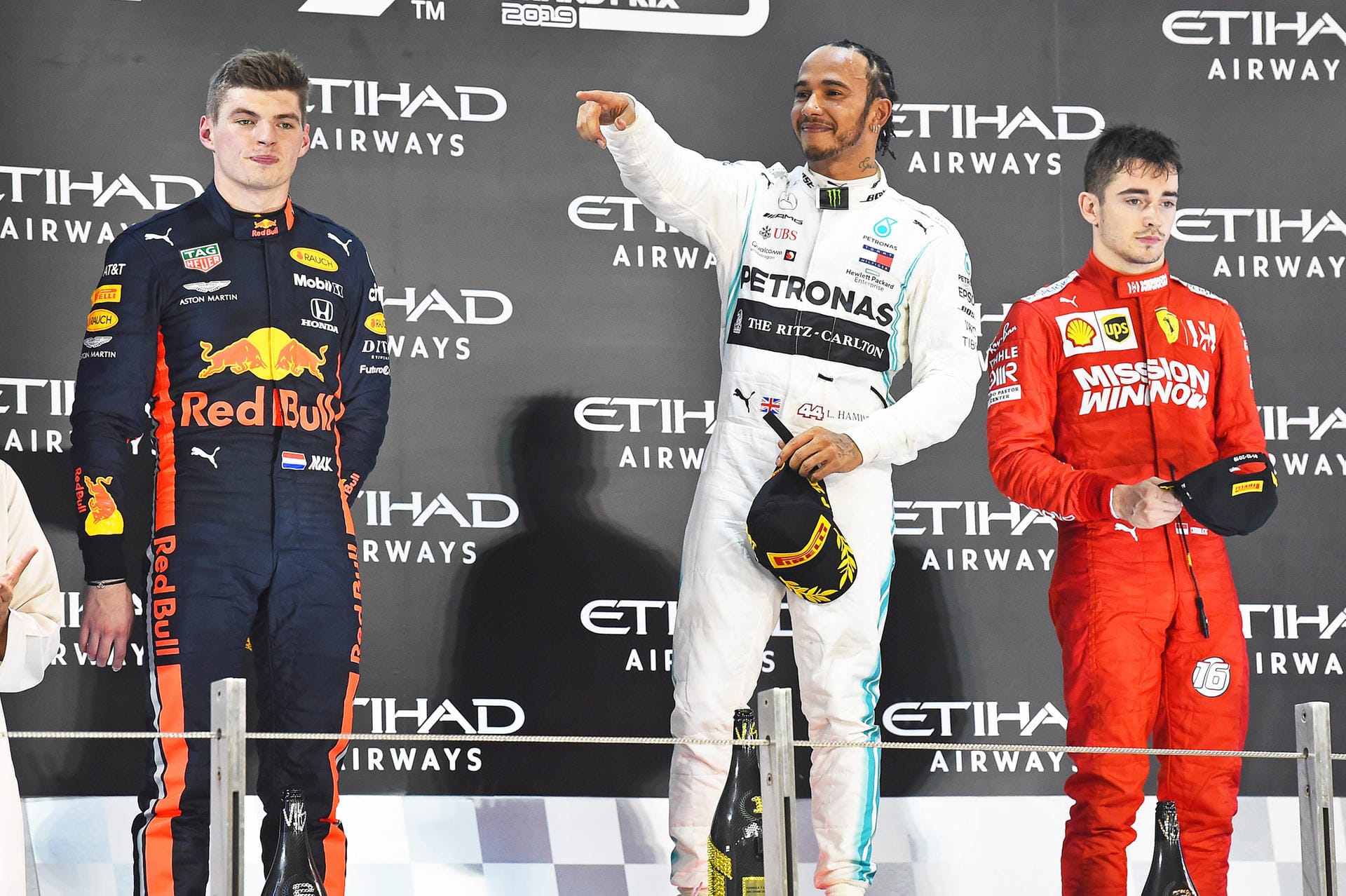 Weltmeister Lewis Hamilton zeigte beim letzten Rennen der Saison erneut eine Glanzleistung. Der Brite belegte den ersten Platz des GP von Abu Dhabi und ließ seine Konkurrenten alt aussehen. Die Pressestimmen.