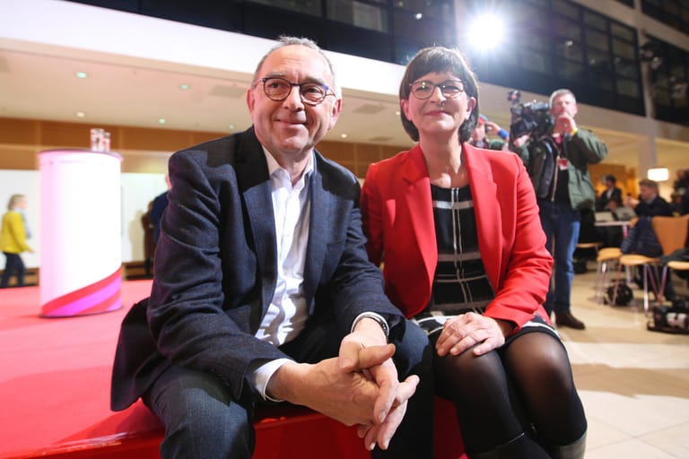 Olaf Scholz macht den Schulz: Zunächst schloss der Finanzminister und Vizekanzler das Amt des Parteichefs kategorisch aus – nun tritt er doch an. Zusammen mit der Brandenburgerin Klara Geywitz. Dem Duo werden die größten Siegchancen zugerechnet – Scholz steht für die Fortführung der großen Koalition.