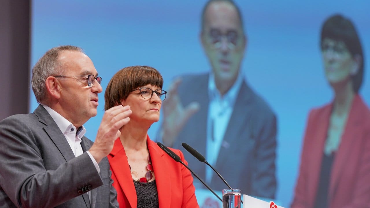 Nach der Wahl: Die neuen SPD-Vorsitzenden Norbert Walter-Borjans und Saskia Esken wollen die Partei nach links führen.