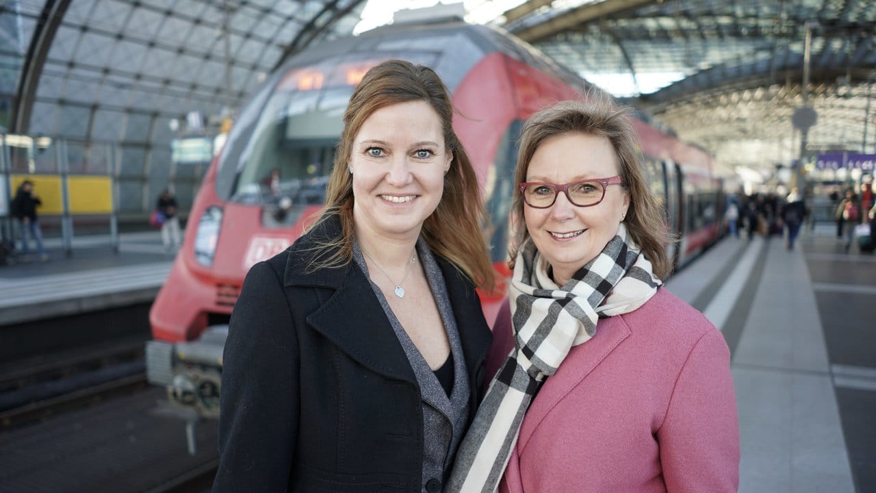 Catherine-Marie Koffnit (l) und Carola Garbe sind ein gemeinsames Führungsduo bei der DB Netz AG.