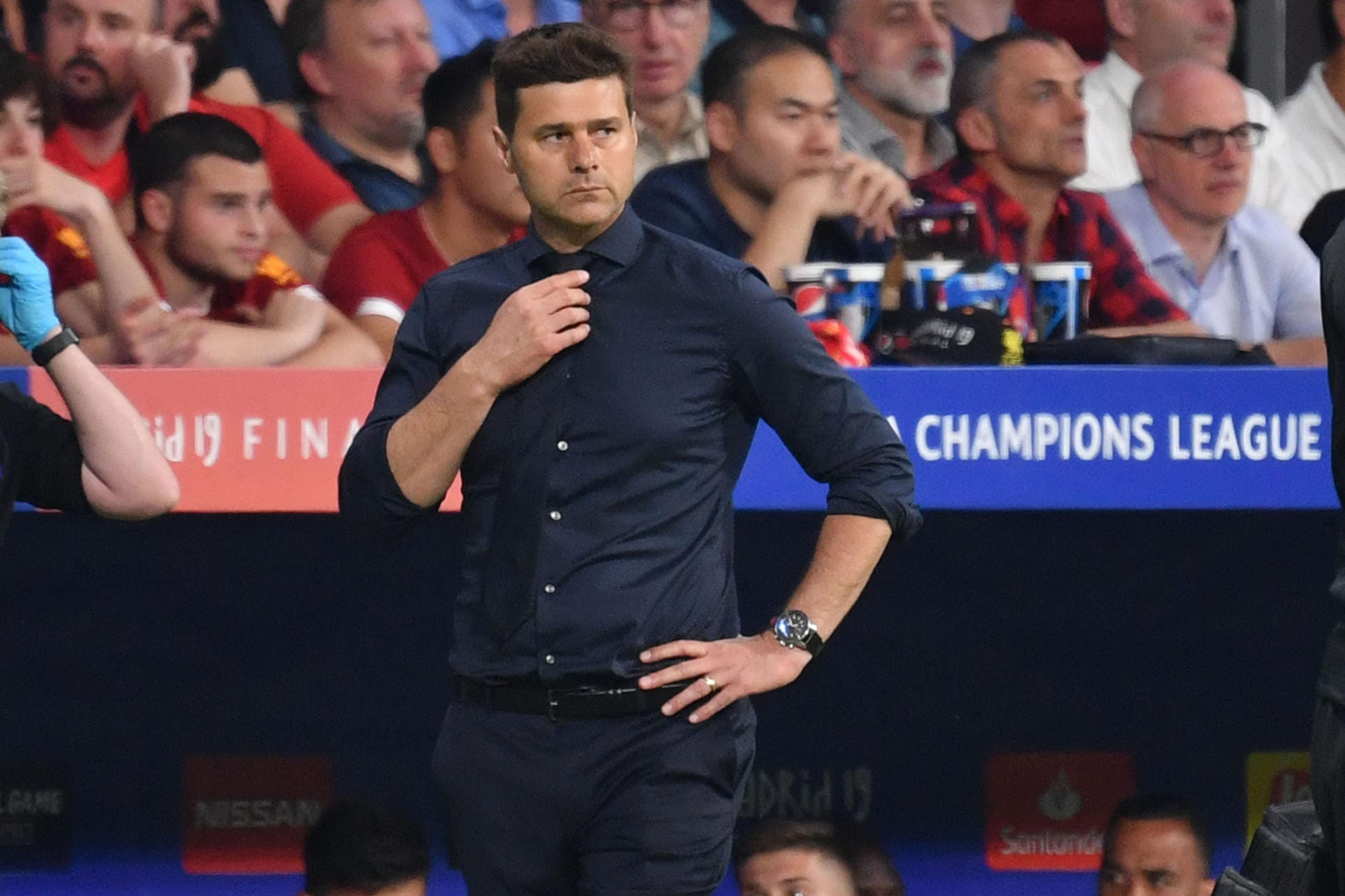 Mauricio Pochettino (47): Der Argentinier wurde seitens der Bayern zwar zuletzt als Flick-Nachfolger ausgeschlossen, doch er ist und bleibt einer der begehrtesten Trainerpersonalien auf dem Markt. Der Ex-Tottenham-Trainer entwickelte die Spurs vom Mittelfeld-Team zum Champions-League-Finalisten. Derzeit weilt er in Argentinien und kann sich laut Medienberichten kaum vor Angeboten retten. Es ist nicht ausgeschlossen, dass die Bayern im Tauziehen um Pochettino nicht vollends aufgegeben haben.