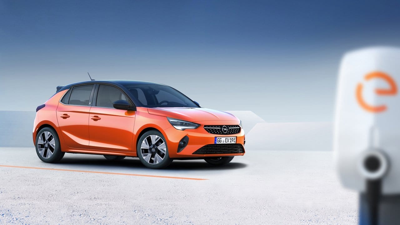Elektromotoren halten 2020 in einigen Kleinwagen Einzug: Unter anderem gibt es den Opel Corsa als E-Modell.