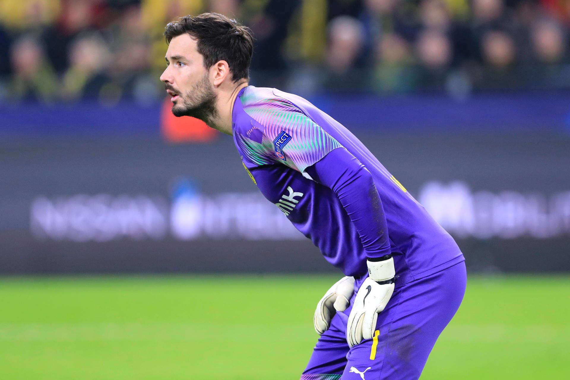 Roman Bürki: Der Schweizer glänzte mit einigen Paraden. Gelegentlich wurde er von seinen Vordermännern mit risikoreichen Rückpässen in Bedrängnis gebracht, meisterte aber auch diese Aufgaben souverän. Note: 1