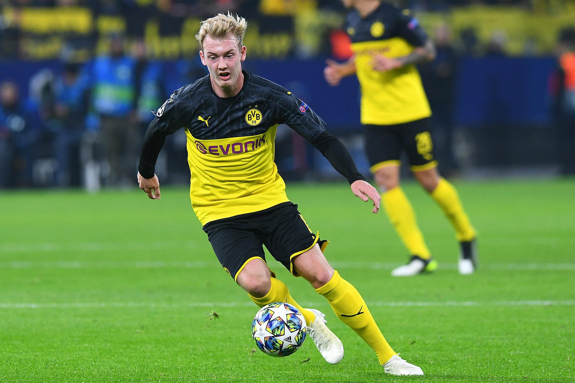 Julian Brandt: Der deutsche Nationalspieler hat seine wahre Berufung in dieser Dortmunder Mannschaft gefunden. Er ist mittlerweile der wichtige Strippenzieher im Zentrum. Gegen Slavia spielte er einige hervorragende Umschaltpässe und krönte seine Leistung mit einem Tor. Note: 1