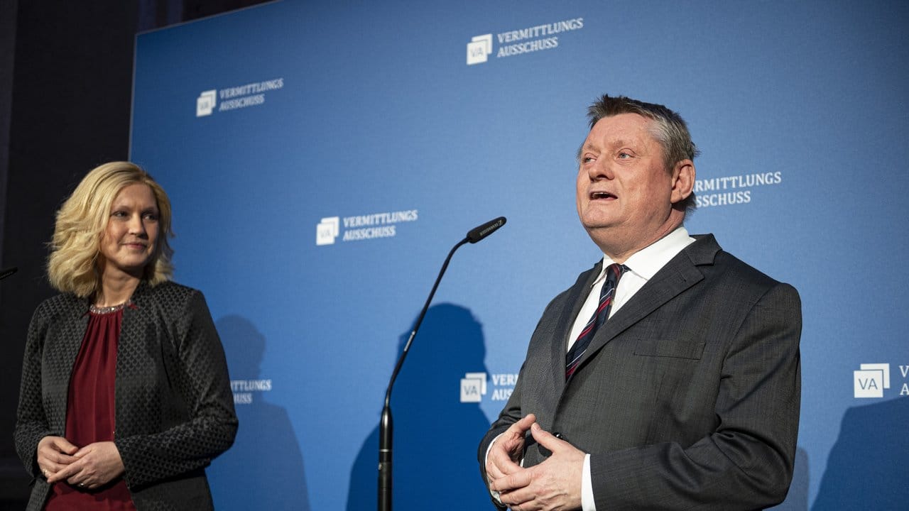Mecklenburg-Vorpommerns Ministerpräsidentin Schwesig und Unionsfraktionsvize Gröhe sind die Verhandlungsführer im Vermittlungsausschuss.