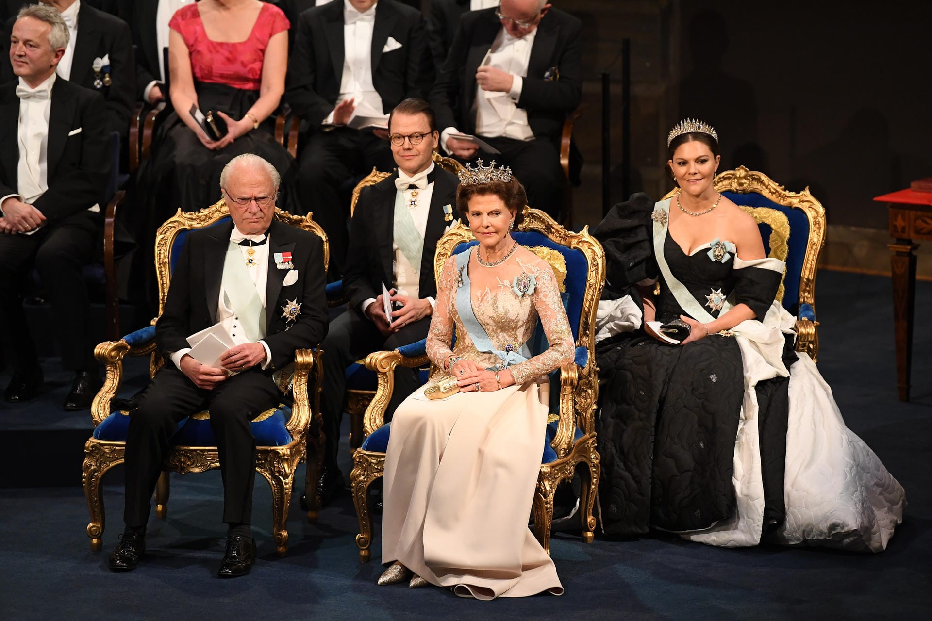 König Carl XVI Gustaf von Schweden, Prinz Daniel von Schweden, Königin Silvia von Schweden und Kronprinzessin Victoria bei der Nobelpreis-Gala