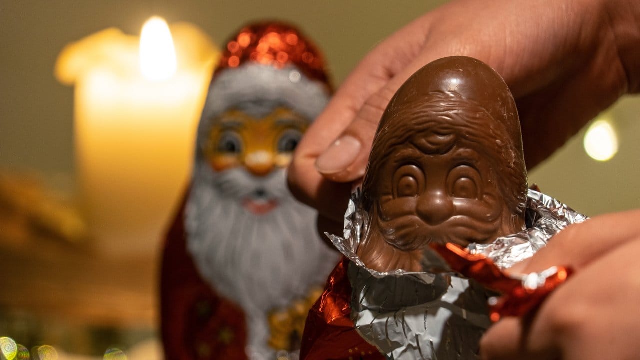Der Schokoladenweihnachtsmann ist so beliebt, weil seine Schokolade viel dünner ist als die einer klassischen Tafel. Der Schokoladenweihnachtsmann ist so beliebt, weil seine Schokolade viel dünner ist als die einer klassischen Tafel.