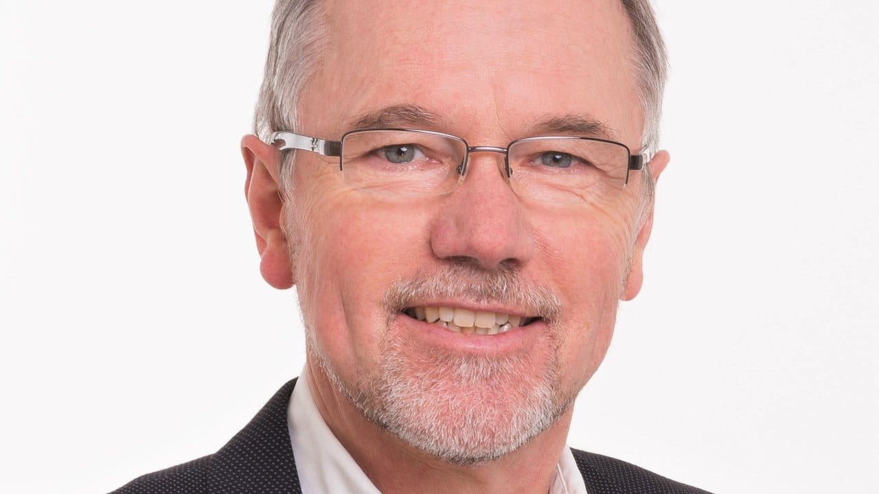 Joachim Hüttmann ist Zahnarzt in Bad Segeberg und Mitglied im Landesvorstand Schleswig-Holstein des Freien Verband Deutscher Zahnärzte (FVDZ). Joachim Hüttmann ist Zahnarzt in Bad Segeberg und Mitglied im Landesvorstand Schleswig-Holstein des Freien Verband Deutscher Zahnärzte (FVDZ).