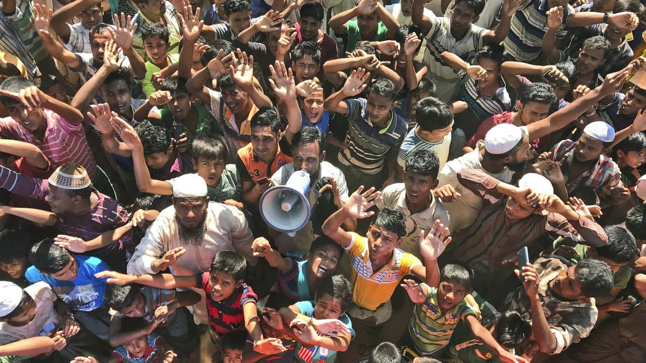 Rohingya-Flüchtlinge protestieren im Lager Unchiprang gegen ihre Rückführung nach Myanmar.