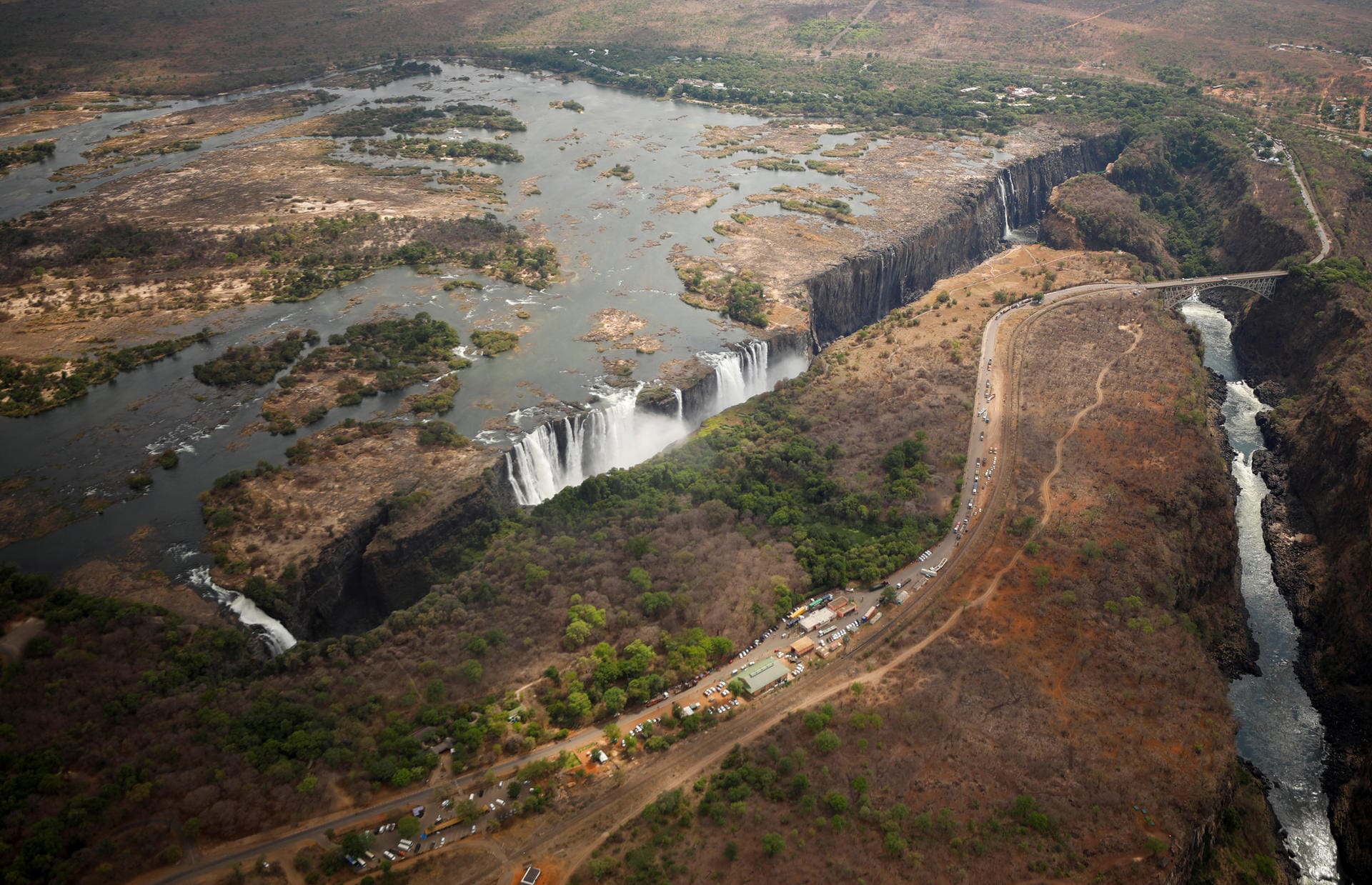 Die Trockenzeit hat in diesem Jahr drei Monate früher eingesetzt. Seitdem schrumpft der Sambesi-Fluss.