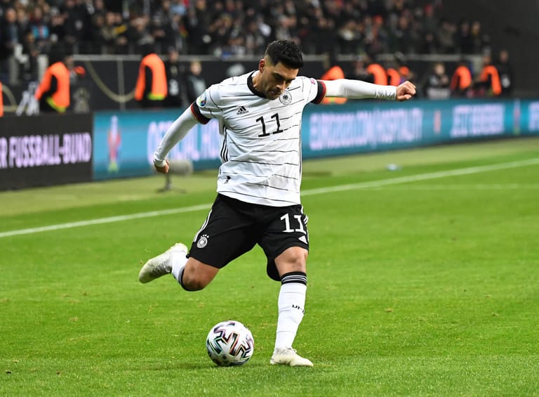 Nadiem Amiri: Drei Mal kam er für das DFB-Team zum Einsatz. Doch nur im Freundschaftsspiel gegen Argentinien durfte der Leverkusener seine Fähigkeiten über längere Zeit unter Beweis stellen. Als Amiri eingewechselt wurde, stand es noch 2.1 für Deutschland. Am Ende war für die DFB-Elf nicht mehr als ein Unentschieden drin. Durchschnittsnote: 4