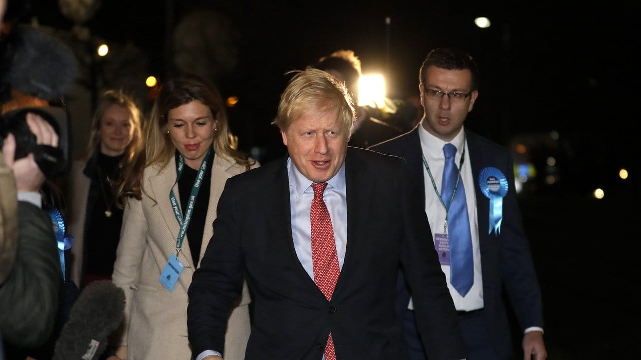 Glücklich und zufrieden: Boris Johnson bleibt Premierminister von Großbritannien.
