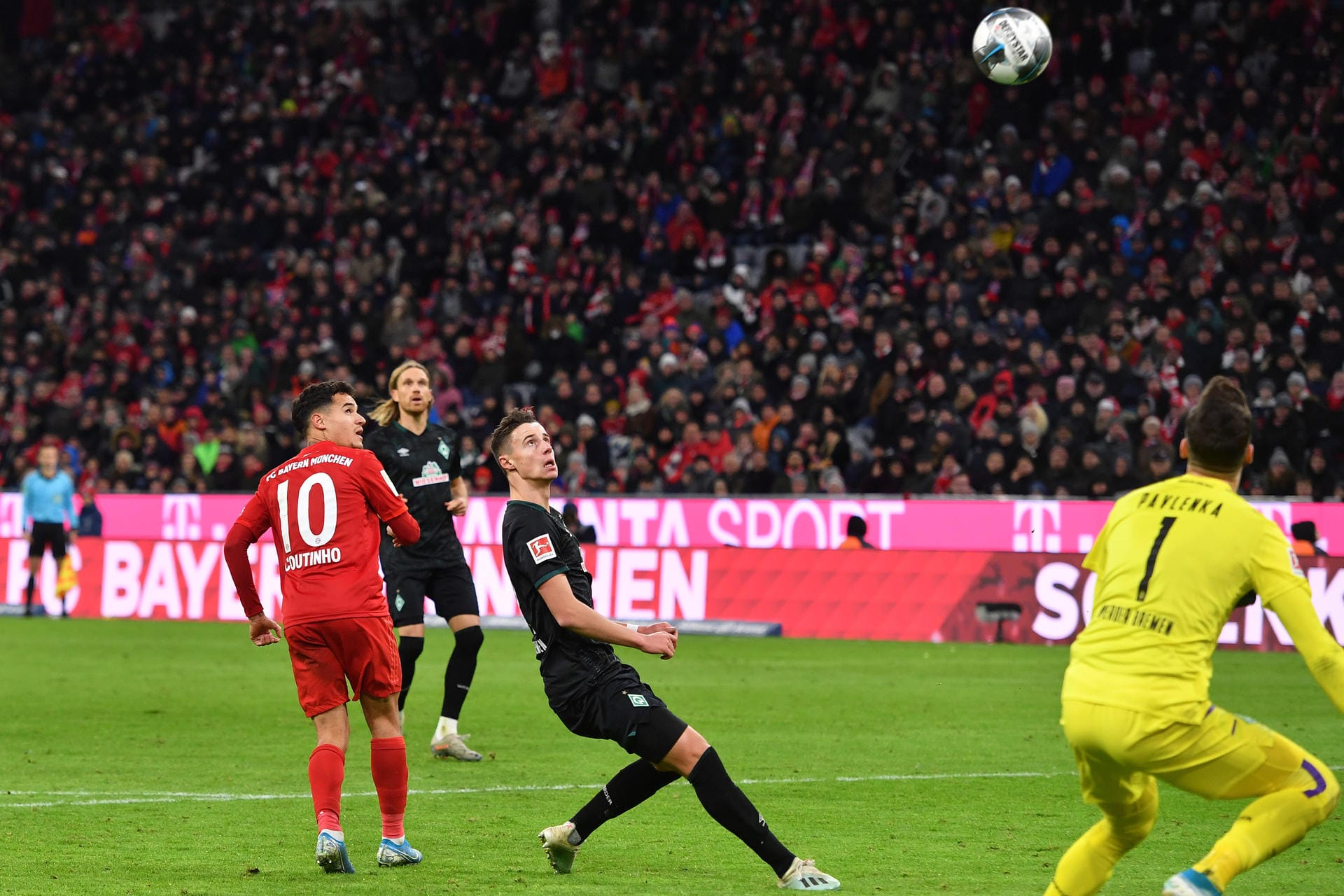 "The Times" (Großbritannien): "Coutinho ist der Star bei Bayerns Kantersieg. Der Brasilianer schafft es im Spiel gegen Bremen endlich, die Erwartungen zu erfüllen, die der Verein in ihn gesteckt hat. Mit seiner Leistung gab er einen Vorgeschmack darauf, was er imstande ist zu leisten."